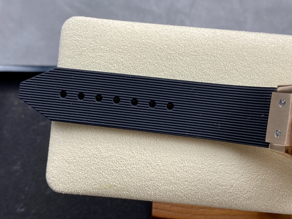 ウブロコピー時計着用イメージ